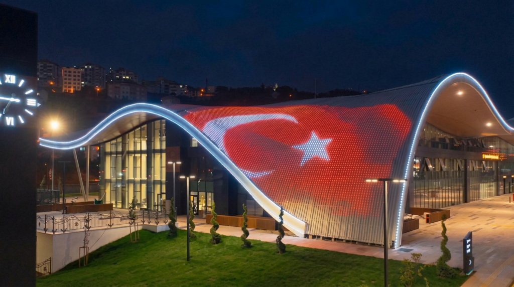 AIMTECH facade lighting ile Trabzon Otogar cephesinde DMX512 kontrollü LED piksel aydınlatma ve medya cephe uygulaması